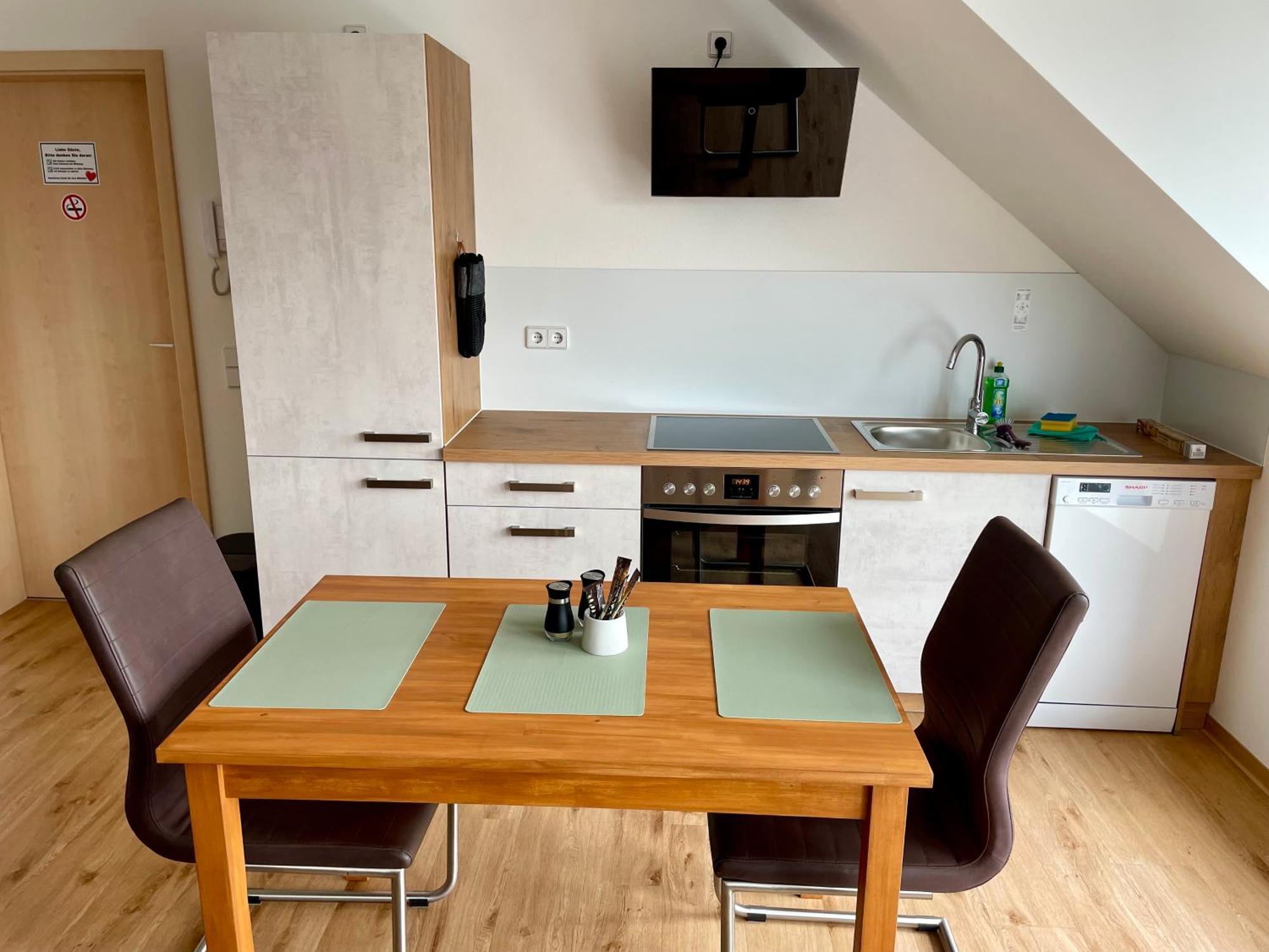 Stadtoase Geraeumige Gaestewohnungen Mit Balkon, Komfort, Modernitaet Und Ruhe, Fuer Monteure Geeignet, Free Wifi 프랑켄베르크작센 외부 사진